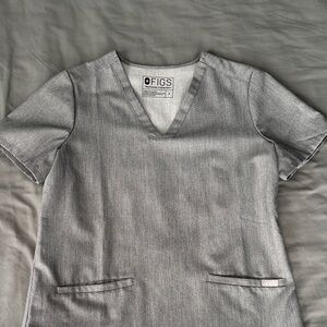 Figs Women’s Graphite Casma- Three Pocket Scrub Top